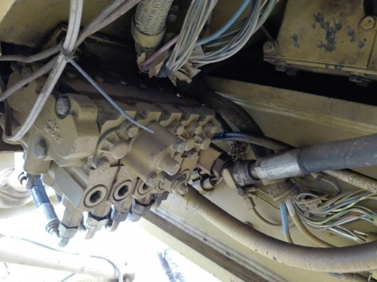 รถเกรด 12 H ใบมีด 14 ฟุต 145 แรงม้าราคา 2,000,000 รถกทม.