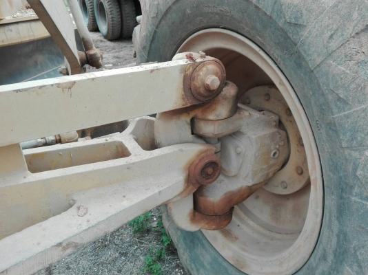 รถเกรด 12 H ใบมีด 14 ฟุต 145 แรงม้าราคา 2,000,000 รถกทม.