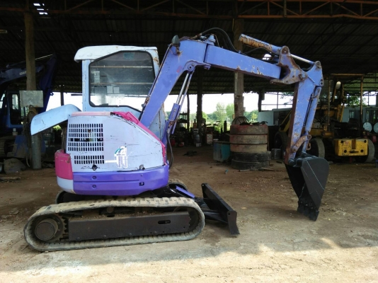ขายรถขุดขนาดเล็ก  ยี่ห้อ KOMATSUรุ่น    PC28UU2 E สภาพเดิมๆเก่านอก/แทรคยาง ใช้งานได้จริงขายราคาถูก สนใจ089-2619445