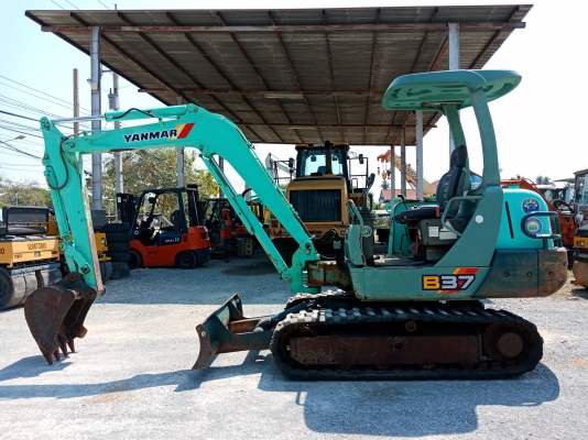 ขาย รถขุด YANMAR B37-2A นำเข้าจากญี่ปุ่น โทร.090-986-2521 อ๊อบ ขาย รถขุด YANMAR B37-2A นำเข้าจากญี่ปุ่น โทร.090-986-2521 อ๊อบ