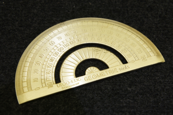 ไม้บรรทัดครึ่งวงกลม 180 องศา ทำจากทองเหลือง