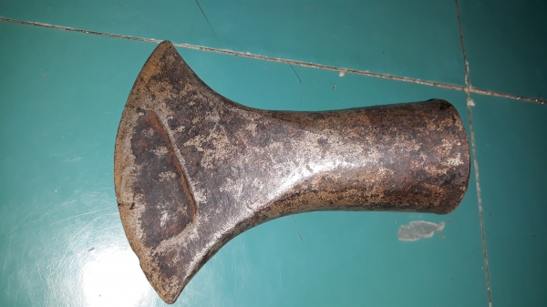 ขวานขวานขุด ขวานถาก งานเก่าโบราณงานเก่าเหล็กมันเงาคม ขวานขวานขุด ขวานถาก งานเก่าโบราณงานเก่าเหล็กมันเงาคม