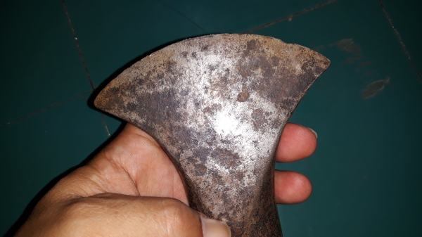 ขวานขวานขุด ขวานถาก งานเก่าโบราณงานเก่าเหล็กมันเงาคม ขวานขวานขุด ขวานถาก งานเก่าโบราณงานเก่าเหล็กมันเงาคม