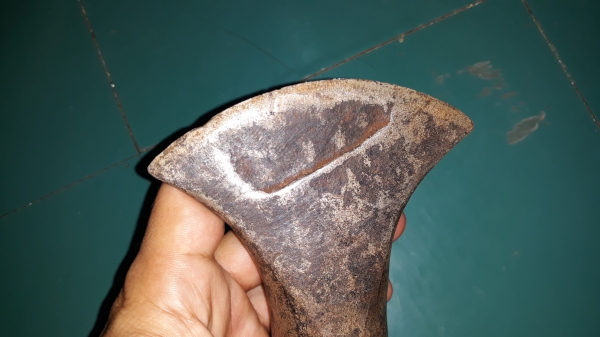 ขวานขวานขุด ขวานถาก งานเก่าโบราณงานเก่าเหล็กมันเงาคม ขวานขวานขุด ขวานถาก งานเก่าโบราณงานเก่าเหล็กมันเงาคม