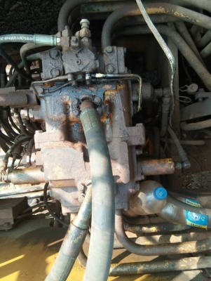 ขาย แบคโฮค KOMATSU PC200-3 เอกสารใบซื้อขาย รถใช้งานอยู่ เครื่องดี ช่วงล่างเต็ม