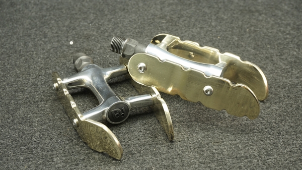 บันไดจักรยาน ทองเหลือง