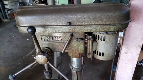 ขายครับขายแท่นเจาะสว่าน king รุ่นเปลี่ยนเรียวได้ mos taper no.2 มอเตอร์ mitsu 1/3 hp. ไฟ 1p 220v สภาพดี พร้อมใช้ นิ่งๆ แน่นๆ 6500 บาท 0814583376 ช่างเอก ปทุม
