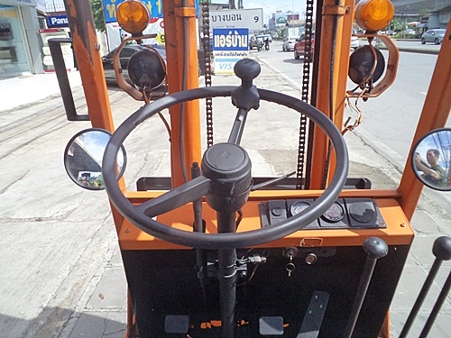 ขายรถยกโตโยต้า 900 กิโล เครื่องเบนซิน กระบอกคู่ เสาสูง 3 เมตร พวงมาลัยเพาเว่อร์  สีเดิมจากนอก นำเข้าจากญี่ปุ่น ใช้งานได้ทันที ราคา80000