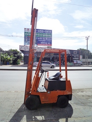 ขายรถยกโตโยต้า 900 กิโล เครื่องเบนซิน กระบอกคู่ เสาสูง 3 เมตร พวงมาลัยเพาเว่อร์  สีเดิมจากนอก นำเข้าจากญี่ปุ่น ใช้งานได้ทันที ราคา80000