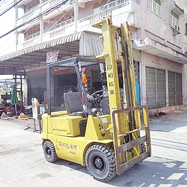 ขายรถยกมิตซูบิชิ 1.5 ตัน เครื่องเบนซิน กระบอกคู่ เสาสูง 4 เมตร  ยางตันใหม่ พวงมาลัยเพาเว่อร์  สีเดิมจากนอก นำเข้าจากญี่ปุ่น ใช้งานได้ทันที ราคา130000