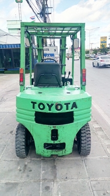 ขายรถยกโตโยต้า 2 ตัน รุ่น5 เครื่องเบนซิน กระบอกคู่ เสาสูง 3 เมตร พวงมาลัยเพาเว่อร์  สีเดิมจากนอก นำเข้าจากญี่ปุ่น ใช้งานได้ทันที ราคา170000