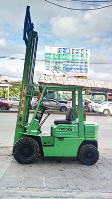 ขายรถยกโตโยต้า 2 ตัน รุ่น5 เครื่องเบนซิน กระบอกคู่ เสาสูง 3 เมตร พวงมาลัยเพาเว่อร์  สีเดิมจากนอก นำเข้าจากญี่ปุ่น ใช้งานได้ทันที ราคา170000