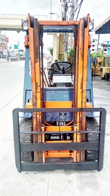 ขายรถยกโตโยต้า 2 ตัน รุ่น5 เครื่องเบนซิน เกียร์ออโต้ กระบอกคู่ เสาสูง 3 เมตร พวงมาลัยเพาเว่อร์  สีเดิมจากนอก นำเข้าจากญี่ปุ่น ใช้งานได้ทันที ราคา170000