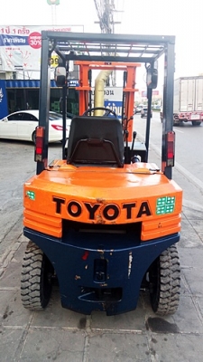 ขายรถยกโตโยต้า 2 ตัน รุ่น5 เครื่องเบนซิน กระบอกคู่  เสาสูง 3 เมตร ยางตันใหม่ พวงมาลัยเพาเว่อร์  สีเดิมจากนอก นำเข้าจากญี่ปุ่น ตรวจเช็คระบบเครื่องยนต์ เบรก ครัช ไฮโดรลิกเรียบร้อยแล้ว ใช้งานได้ทันที ราคา 170000  และอุปกรณ์รถโฟล์คลิฟท์ ยางตันใหม่ กระทะล้อ งา