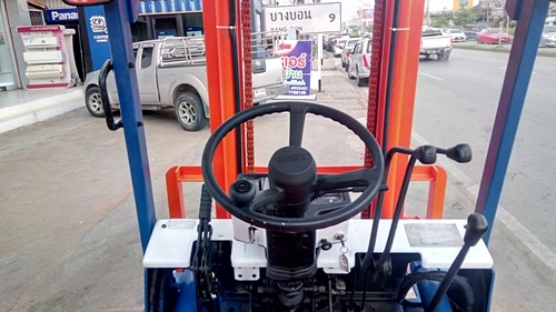 ขายรถยกโตโยต้า 2 ตัน รุ่น5 เครื่องเบนซิน กระบอกคู่ เสาสูง 4.5 เมตร ยางตันใหม่ พวงมาลัยเพาเว่อร์ นำเข้าจากญี่ปุ่น ใช้งานได้ทันที ราคา190000