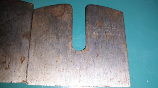 ขายใบกบตราจระเข้สามดาวชุด3ใบ ขนาด1 3/4  MADE IN GERMANY. ใหม่เก่าเก็บ