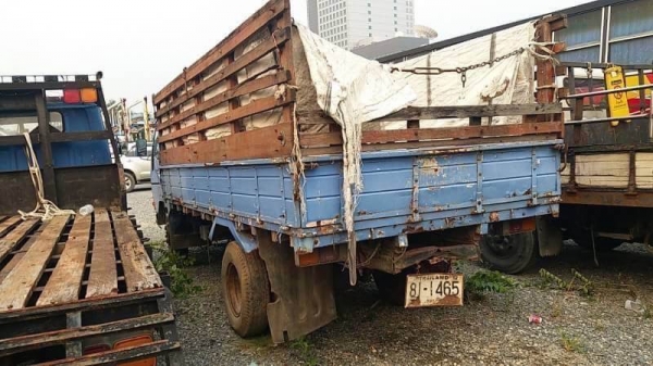 เหลือ 10 คันขายเหมา 1,200,000 บาท รวมมิตร 4 ล้อ -6 ล้อ สภาพพร้อมใช้ เอกสารเล่มทะเบียน   รถอยู่ แจ้งวัฒนะ โทร 0610710295  1.ISUZU NKR66E เครื่องติดแก๊ส 1JZ 2500 CC. เกียร์ออโต้   2.รถ4ล้อกลาง ISUZU NKR69E หัวสวยคัดซีดี กะบะคอกแซง กว้าง 1.77 ม. ยาว 3.15 ม.