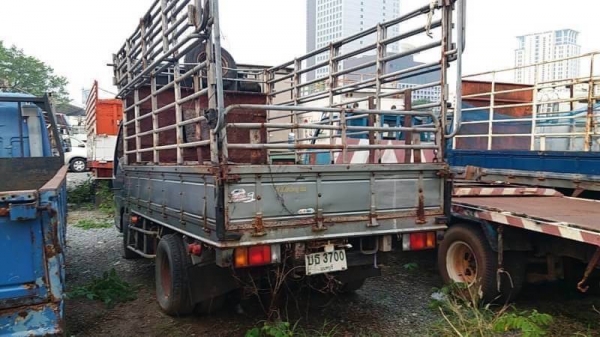 เหลือ 10 คันขายเหมา 1,200,000 บาท รวมมิตร 4 ล้อ -6 ล้อ สภาพพร้อมใช้ เอกสารเล่มทะเบียน   รถอยู่ แจ้งวัฒนะ โทร 0610710295  1.ISUZU NKR66E เครื่องติดแก๊ส 1JZ 2500 CC. เกียร์ออโต้   2.รถ4ล้อกลาง ISUZU NKR69E หัวสวยคัดซีดี กะบะคอกแซง กว้าง 1.77 ม. ยาว 3.15 ม.