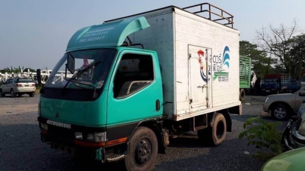 เหลือ 10 คันขายเหมา 1,200,000 บาท รวมมิตร 4 ล้อ -6 ล้อ สภาพพร้อมใช้ เอกสารเล่มทะเบียน   รถอยู่ แจ้งวัฒนะ โทร 0610710295  1.ISUZU NKR66E เครื่องติดแก๊ส 1JZ 2500 CC. เกียร์ออโต้   2.รถ4ล้อกลาง ISUZU NKR69E หัวสวยคัดซีดี กะบะคอกแซง กว้าง 1.77 ม. ยาว 3.15 ม.