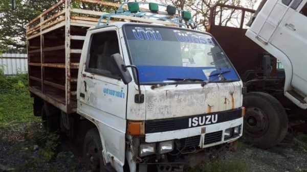 เหลือ 10 คันขายเหมา 1,200,000 บาท รวมมิตร 4 ล้อ -6 ล้อ สภาพพร้อมใช้ เอกสารเล่มทะเบียน   รถอยู่ แจ้งวัฒนะ โทร 0610710295  1.ISUZU NKR66E เครื่องติดแก๊ส 1JZ 2500 CC. เกียร์ออโต้   2.รถ4ล้อกลาง ISUZU NKR69E หัวสวยคัดซีดี กะบะคอกแซง กว้าง 1.77 ม. ยาว 3.15 ม.