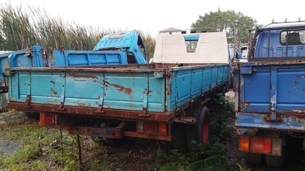 เหลือ 10 คันขายเหมา 1,200,000 บาท รวมมิตร 4 ล้อ -6 ล้อ สภาพพร้อมใช้ เอกสารเล่มทะเบียน   รถอยู่ แจ้งวัฒนะ โทร 0610710295  1.ISUZU NKR66E เครื่องติดแก๊ส 1JZ 2500 CC. เกียร์ออโต้   2.รถ4ล้อกลาง ISUZU NKR69E หัวสวยคัดซีดี กะบะคอกแซง กว้าง 1.77 ม. ยาว 3.15 ม.