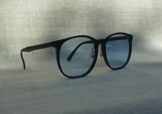 แว่นตาผู้ดีอังกฤษ ยุค '90s โมเดลคลาสสิค 'สี่เหลี่ยม - มน' Vintage CAMBRIDGE handmade แว่นตาผู้ดีอังกฤษ ยุค '90s โมเดลคลาสสิค 'สี่เหลี่ยม - มน' Vintage CAMBRIDGE handmade