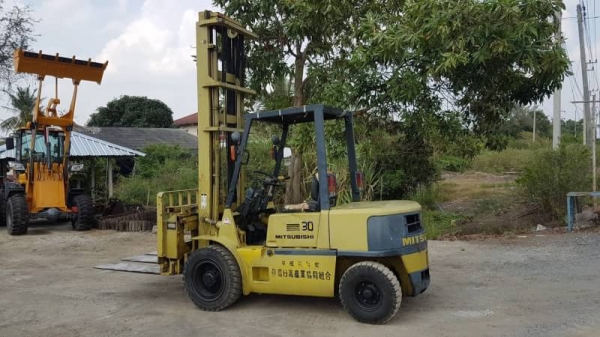 ขายด่วนรถยกMITSUBISHI FG30-18 ยก3ตันเพาเวอรเสาสูง5เมตรยกให้ดูของหนัก3ตันสบายๆๆจริงๆรถนอกนำเข้ายังไม่เคยใช้งานในเมืองไทยเลย