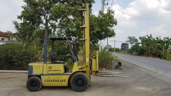 ขายด่วนรถยกMITSUBISHI FG30-18 ยก3ตันเพาเวอรเสาสูง5เมตรยกให้ดูของหนัก3ตันสบายๆๆจริงๆรถนอกนำเข้ายังไม่เคยใช้งานในเมืองไทยเลย