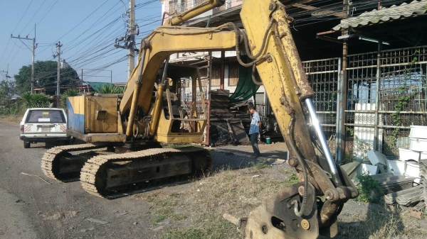 ขายKomatsu Pc100-2พร้อมหัวแย็ก สภาพสวยพร้อมใช้ ติดต่อคุณอ๊อฟ พิจิตร 086-737-9991