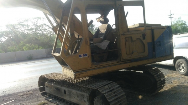 ขายKomatsu Pc100-2พร้อมหัวแย็ก สภาพสวยพร้อมใช้ ติดต่อคุณอ๊อฟ พิจิตร 086-737-9991