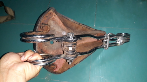 ขายเบาะจักรยานรุ่นเก่าขนาดใหญ่สวยงาม