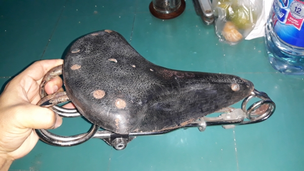 ขายเบาะจักรยานรุ่นเก่าขนาดใหญ่สวยงาม