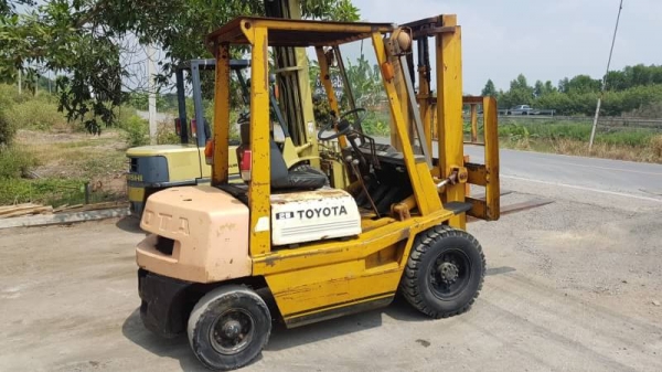 ขายด่วน85,000รถยกTOYOTA4FG25ยก2.5ตันเสาสูง3เมตรยกจริงได้ถึง2.7ตันรถนอกนำเข้ายังไม่เคยใช้งานในเมืองไทยเลย
