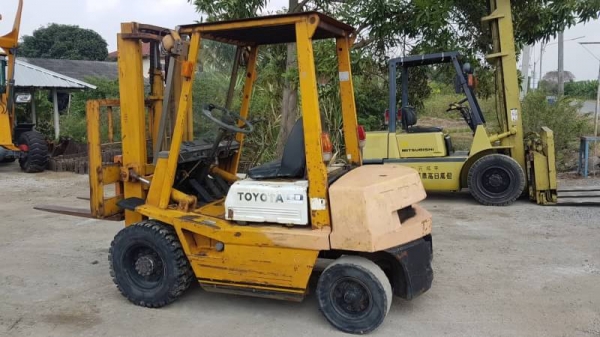 ขายด่วน85,000รถยกTOYOTA4FG25ยก2.5ตันเสาสูง3เมตรยกจริงได้ถึง2.7ตันรถนอกนำเข้ายังไม่เคยใช้งานในเมืองไทยเลย