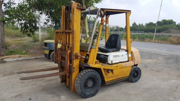 ขายด่วน85,000รถยกTOYOTA4FG25ยก2.5ตันเสาสูง3เมตรยกจริงได้ถึง2.7ตันรถนอกนำเข้ายังไม่เคยใช้งานในเมืองไทยเลย