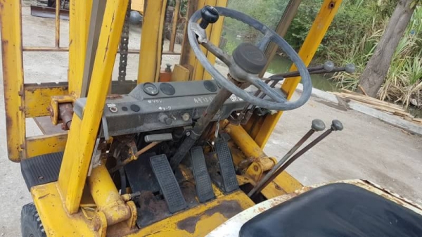 ขายด่วน85,000รถยกTOYOTA4FG25ยก2.5ตันเสาสูง3เมตรยกจริงได้ถึง2.7ตันรถนอกนำเข้ายังไม่เคยใช้งานในเมืองไทยเลย