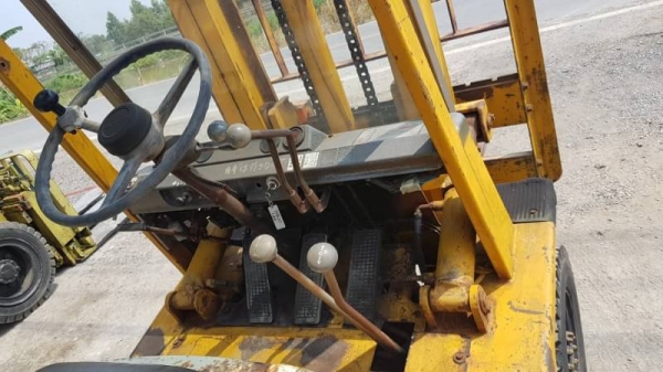 ขายด่วน85,000รถยกTOYOTA4FG25ยก2.5ตันเสาสูง3เมตรยกจริงได้ถึง2.7ตันรถนอกนำเข้ายังไม่เคยใช้งานในเมืองไทยเลย