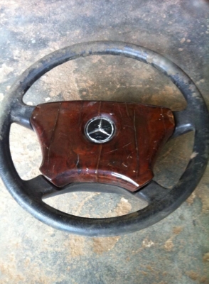 พวงมาลัย Mercedes Benz