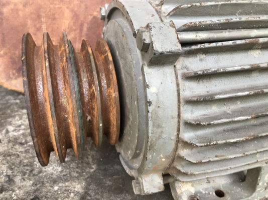 ขายมอเตอร์ไฟฟ้า Mitsubishi 5HP. 6Pole 980rpm. สภาพดี หมุนนิ่ม(ผ่านการซ่อมมาแล้ว) พร้อมใช้งาน ราคา 4,300 บาท
