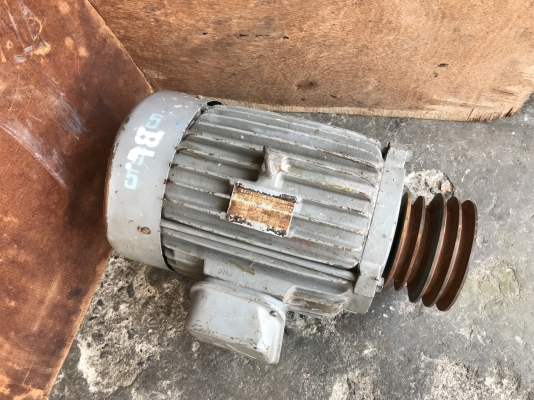 ขายมอเตอร์ไฟฟ้า Mitsubishi 5HP. 6Pole 980rpm. สภาพดี หมุนนิ่ม(ผ่านการซ่อมมาแล้ว) พร้อมใช้งาน ราคา 4,300 บาท