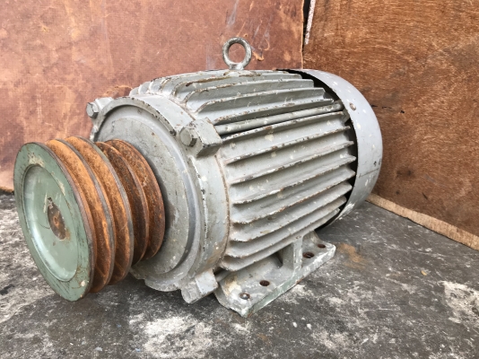 ขายมอเตอร์ไฟฟ้า Mitsubishi 5HP. 6Pole 980rpm. สภาพดี หมุนนิ่ม(ผ่านการซ่อมมาแล้ว) พร้อมใช้งาน ราคา 4,300 บาท