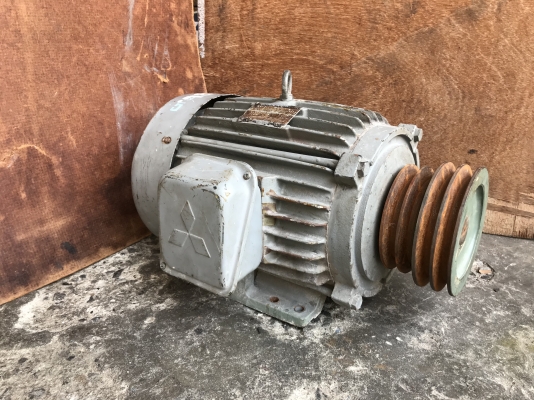 ขายมอเตอร์ไฟฟ้า Mitsubishi 5HP. 6Pole 980rpm. สภาพดี หมุนนิ่ม(ผ่านการซ่อมมาแล้ว) พร้อมใช้งาน ราคา 4,300 บาท