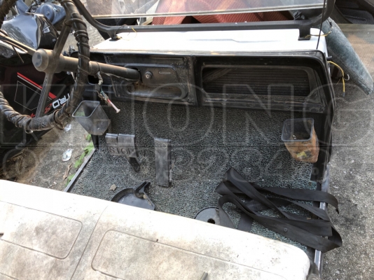 ขายด่วน รถกอล์ฟ 6 ที่นั่งพร้อมอุปกรณ์ มอเตอร์ ครบ ไม่มีแบตเตอรี่ ขายตามสภาพ 28000