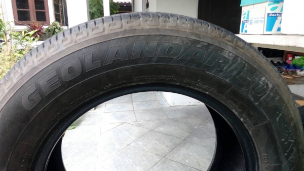 ขายยาง Yokohama geolandar g055 suv 235-65-17 ปี15
