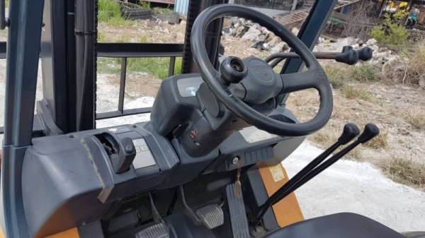 ขายด่วนรถยกTOYOTA7FG25ยก2.5ตันเสาสูง3เมตรยกจริงได้ถึง2.7ตันรถนอกนำเข้ายังไม่เคยใช้งานในเมืองไทยเลย