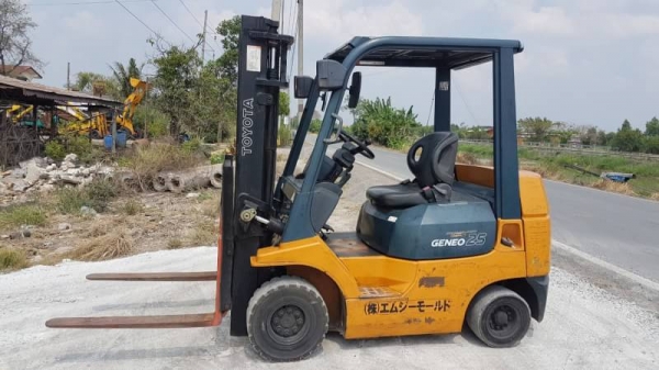 ขายด่วนรถยกTOYOTA7FG25ยก2.5ตันเสาสูง3เมตรยกจริงได้ถึง2.7ตันรถนอกนำเข้ายังไม่เคยใช้งานในเมืองไทยเลย