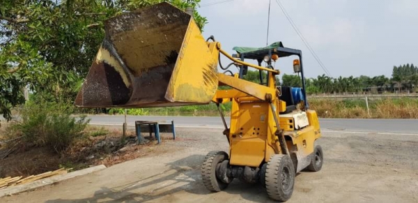 ขายด่วนรถตักยกTOYOTA4FG1.0ตักยก1ตันยกสูง2.8เมตรรถนอกเพื่งนำเข้ามายังไม่เคยใช้งานในเมืองไทยเลย