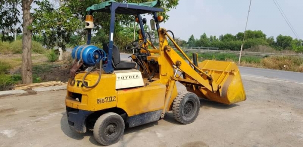 ขายด่วนรถตักยกTOYOTA4FG1.0ตักยก1ตันยกสูง2.8เมตรรถนอกเพื่งนำเข้ามายังไม่เคยใช้งานในเมืองไทยเลย