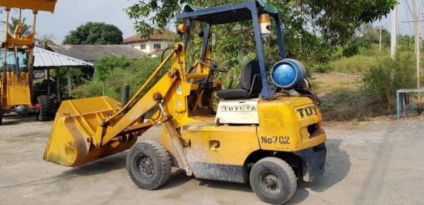 ขายด่วนรถตักยกTOYOTA4FG1.0ตักยก1ตันยกสูง2.8เมตรรถนอกเพื่งนำเข้ามายังไม่เคยใช้งานในเมืองไทยเลย