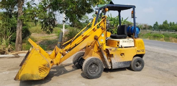 ขายด่วนรถตักยกTOYOTA4FG1.0ตักยก1ตันยกสูง2.8เมตรรถนอกเพื่งนำเข้ามายังไม่เคยใช้งานในเมืองไทยเลย